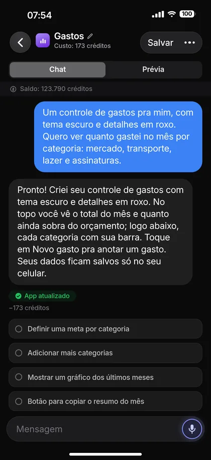 Tela de chat do CriAI com o pedido: um controle de gastos com tema escuro e detalhes em roxo, e a resposta da IA explicando o app criado.